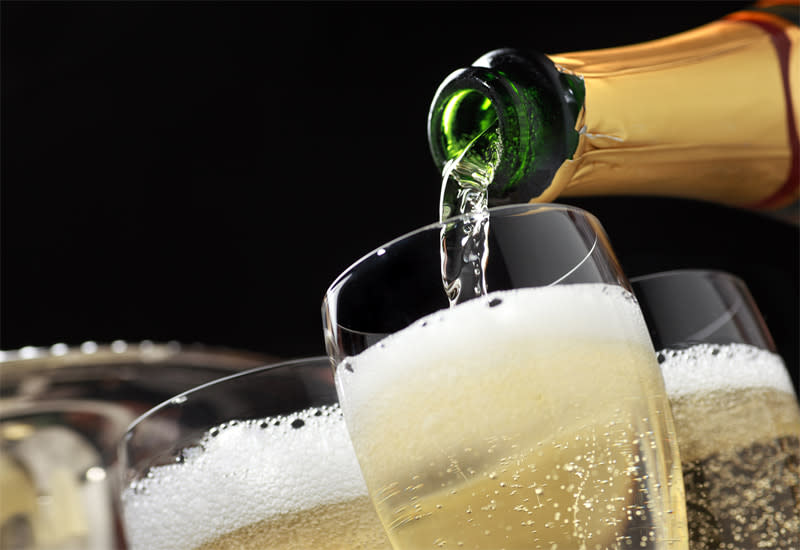 How to Save Champagne from Going Flat (5 Tips & Tricks)